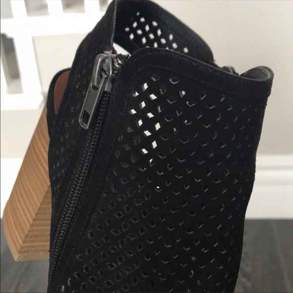 Open toe sandals - Picture 3 of 6